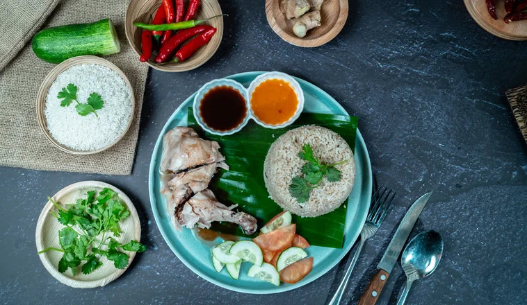 Hainanese chicken rice overhead view