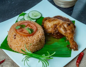 Nasi Ayam Paprik